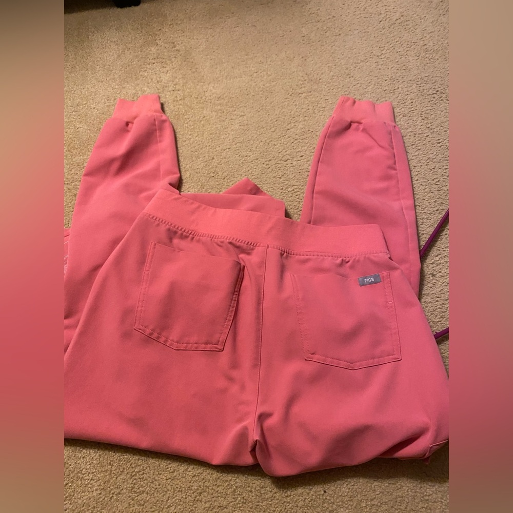 Figs Coral Scrub Top - Picture 6 of 6